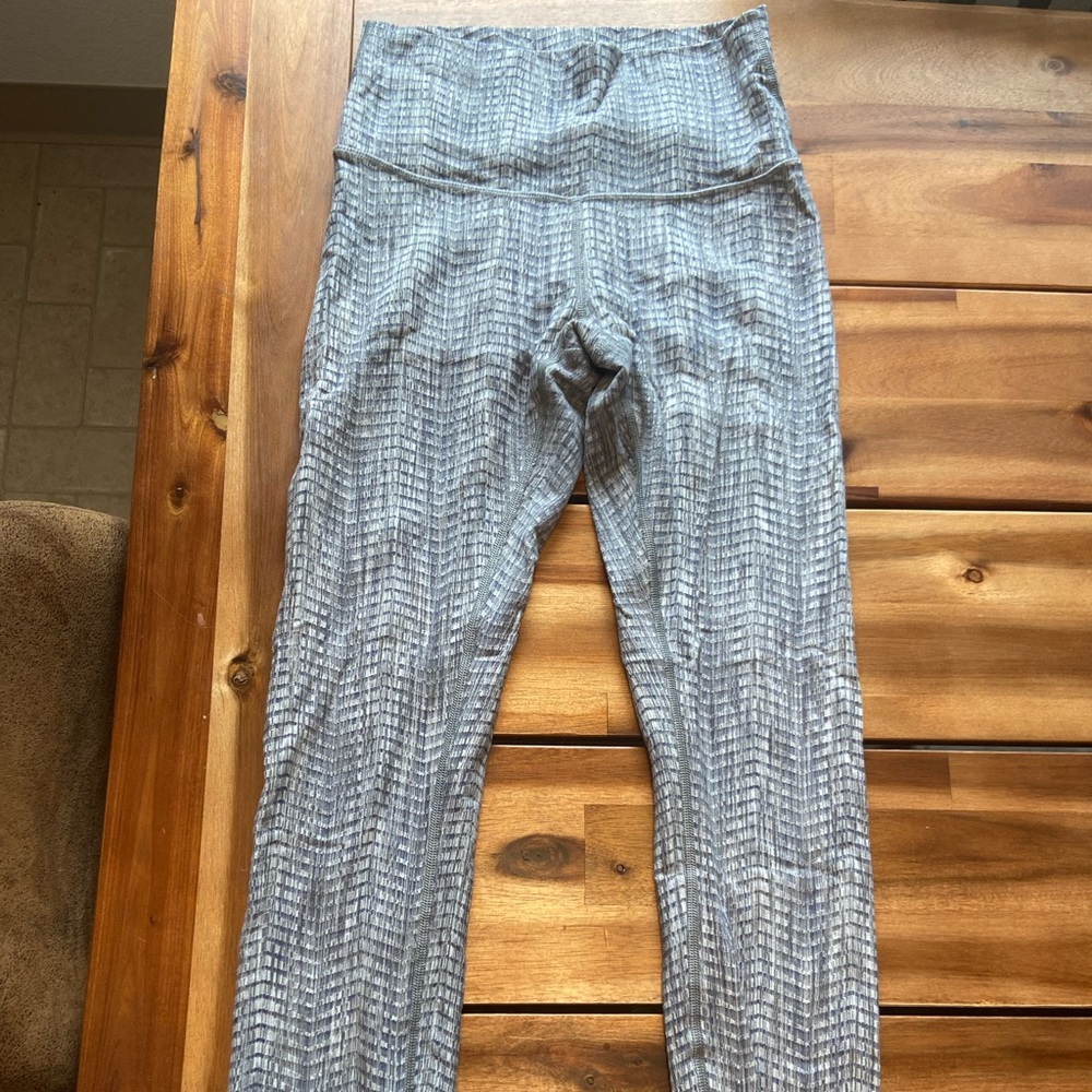 Size 4 Wunder Under Luon 25”